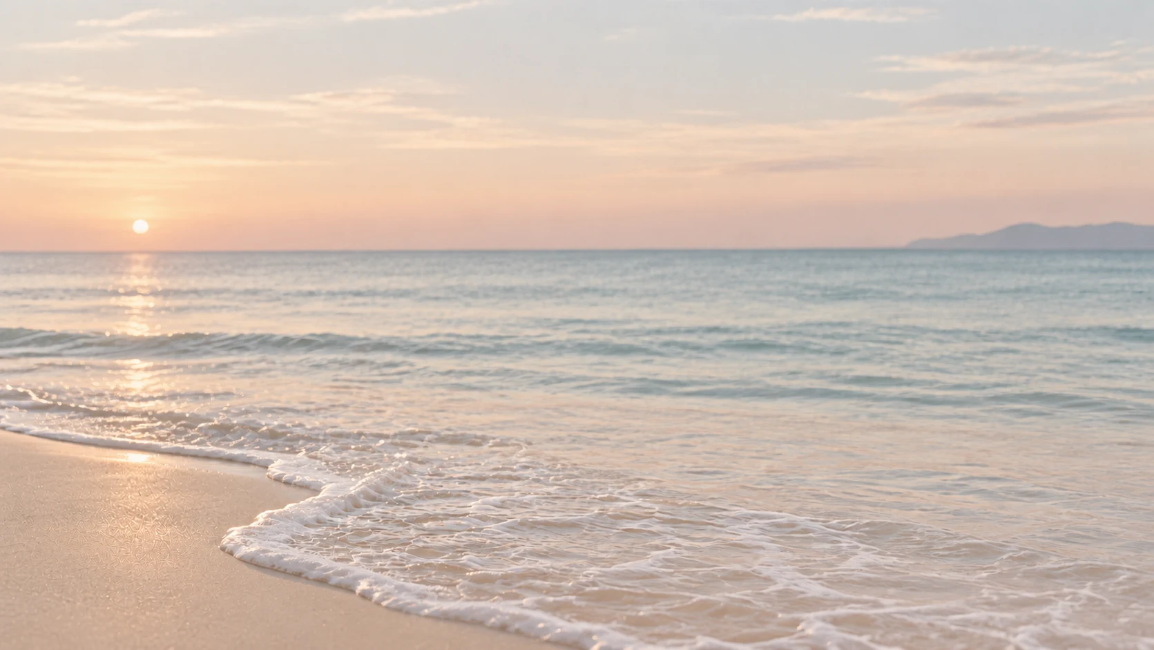 Amanecer sereno junto al mar